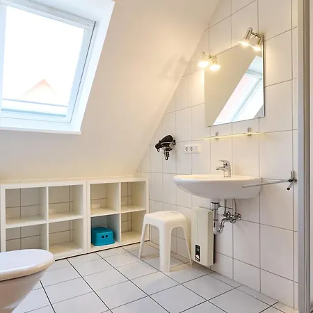 Neptun 12, 4 * دوهنين